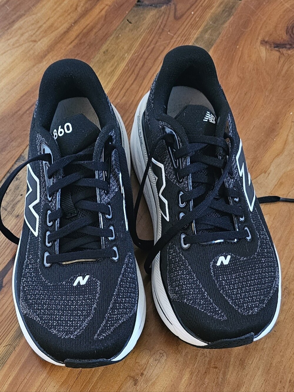 New Balance Black and White Men's 860 Athletic Running Shoes